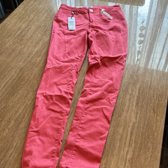 Vero Moda Jeans. Pink Denim. Wonder Jegging. Size 28. 
New with tags. - Picture 2 of 10